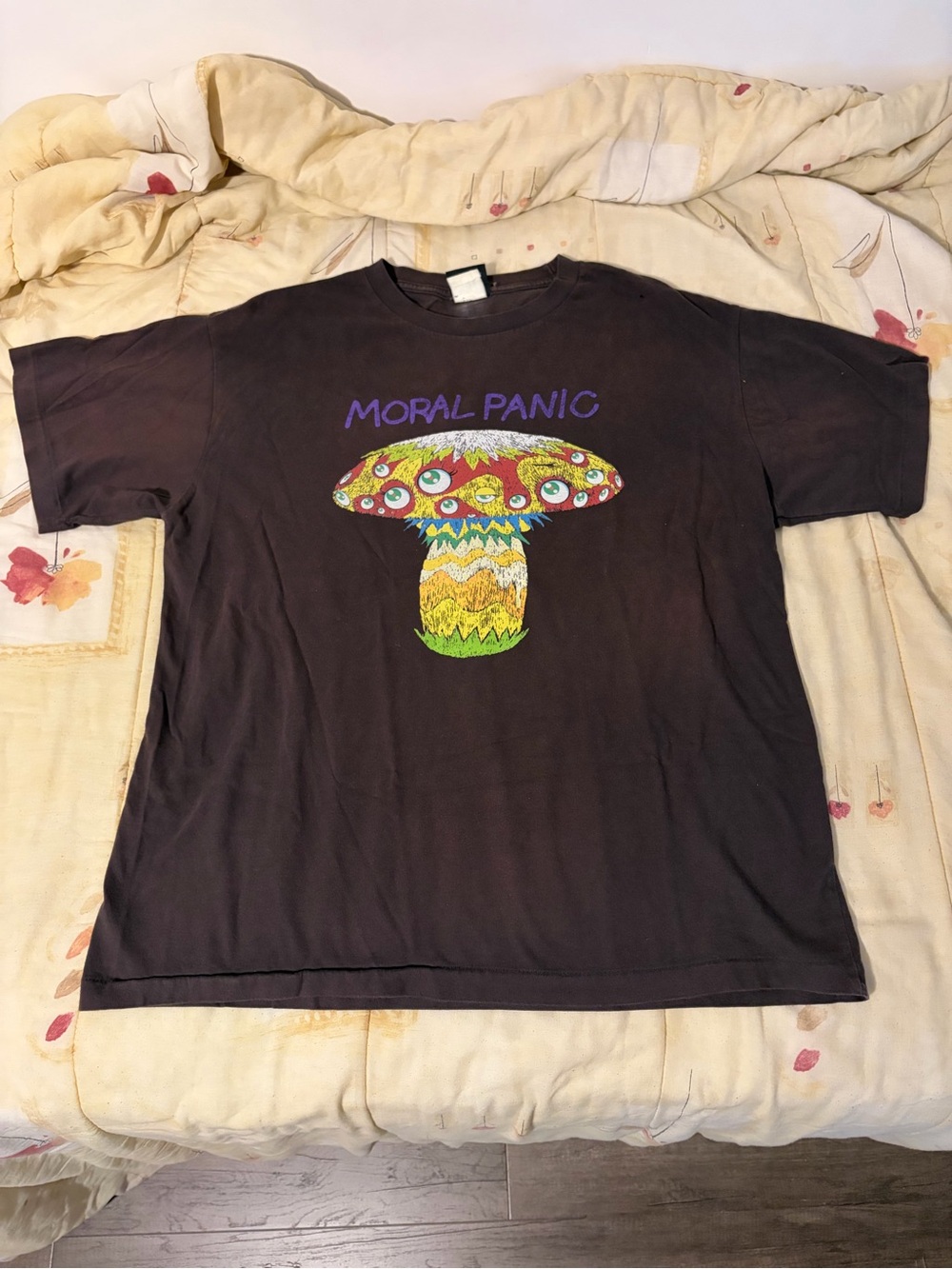 Moral panic Saint faded mushroom shrooms tee (XL)